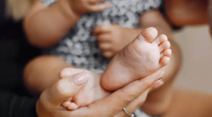 “Não combina com a família”, diz casal que colocou seu próprio bebê para adoção
