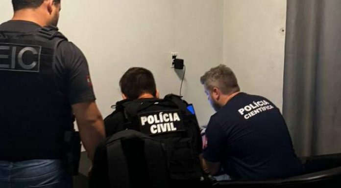 Jovem é preso em Penha por incentivar práticas de mutilação e suicídio entre crianças