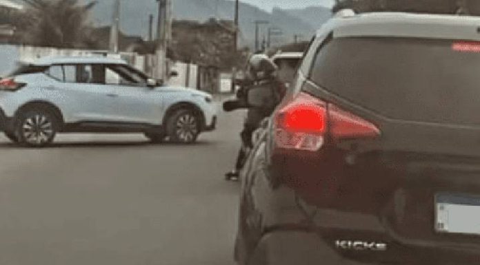 Trânsito será interditado para obras de esgoto na rua Júlia da Costa Flores, em Penha