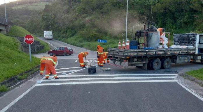 Secretaria de Trânsito reforça sinalização no viaduto da Santa Lídia