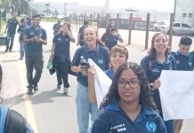 Trabalhadores da Mazzini/Ambev fazem greve na sede da empresa em Itajaí