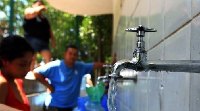 Milhões de brasileiros na linha de pobreza não recebem água tratada em casa