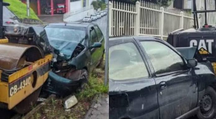Carro que transportava bebê de 8 meses bate em rolo compactador em SC
