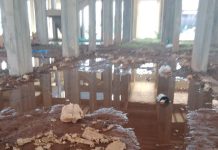 Obra do PA 24h em Barra Velha acumula água parada