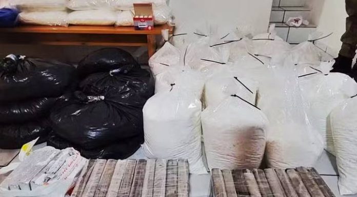 Meia tonelada de cocaína é apreendida em casa de praia alugada em Balneário Camboriú