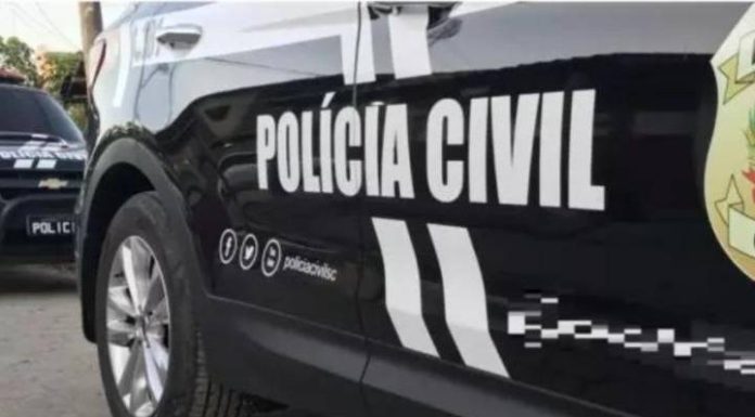 Mãe usava drogas e deixava crianças em meio a fezes de cachorro em SC