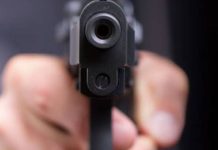 Homem de 31 anos é morto a tiros em estacionamento em BC