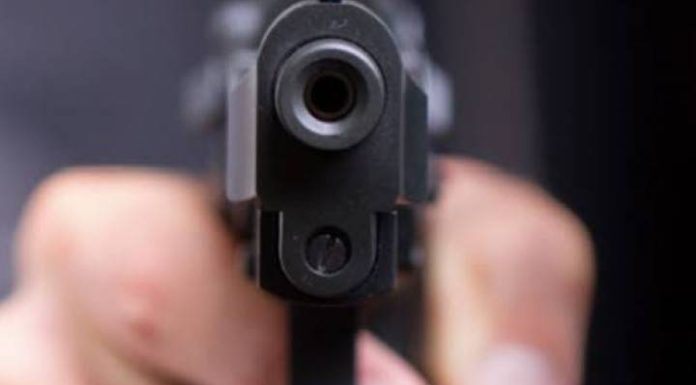 Homem de 31 anos é morto a tiros em estacionamento em BC