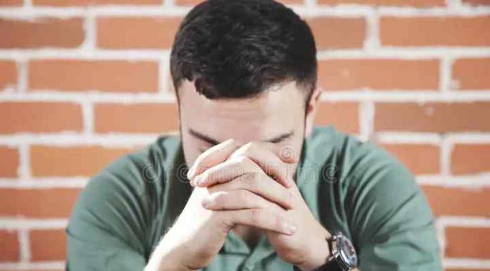 Homem descobre que não é pai dos quatro filhos de casamento