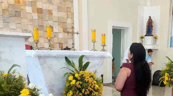 Márcia da Saúde deseja a todas as famílias de Penha uma Feliz Páscoa