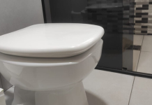 Criança morre ao cair sobre vaso sanitário em SC