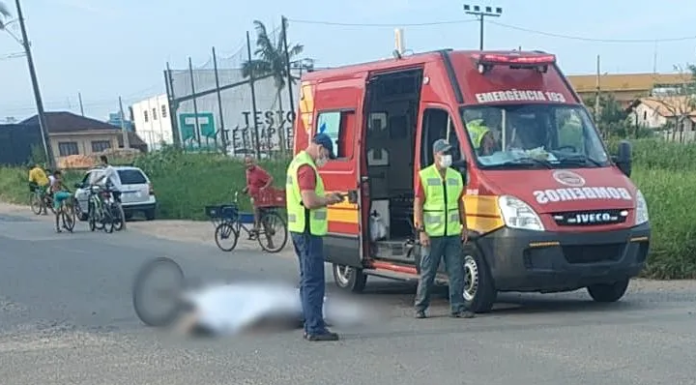 Moça de bicicleta morre ao ser atingida por caminhão no bairro São Cristóvão