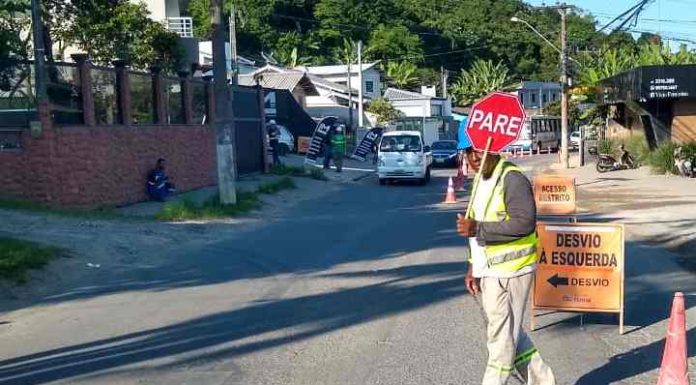 Obras da rede de esgoto em Penha terá sistema “siga e pare” nas ruas Timóteo Prefeito Flores e Júlia da Costa Flores