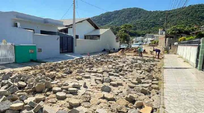 Rua João Mariano Furtado em Penha recebe repavimentação
