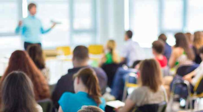 Professor diz que alunos mereciam levar ‘tiro na cabeça’ após ‘pergunta idiota’ em sala de aula