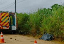 Cadáver com 4 marcas de tiro é largado na beira da estrada em São João do Itaperiú
