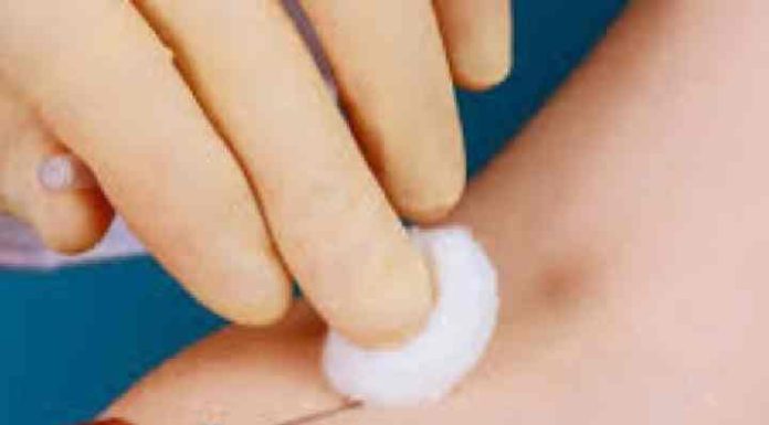 Criança é perfurada com agulha potencialmente contaminada com sífilis no PA de Barra Velha