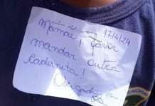 Professora grampeia bilhete em camisa de criança de 5 anos