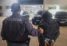 Mulher é presa após confessar que torturou e matou a própria mãe