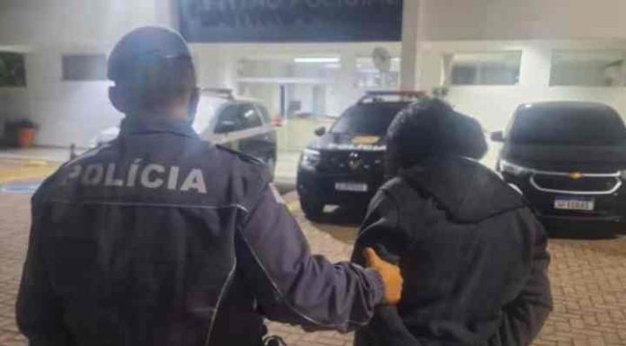 Mulher é presa após confessar que torturou e matou a própria mãe