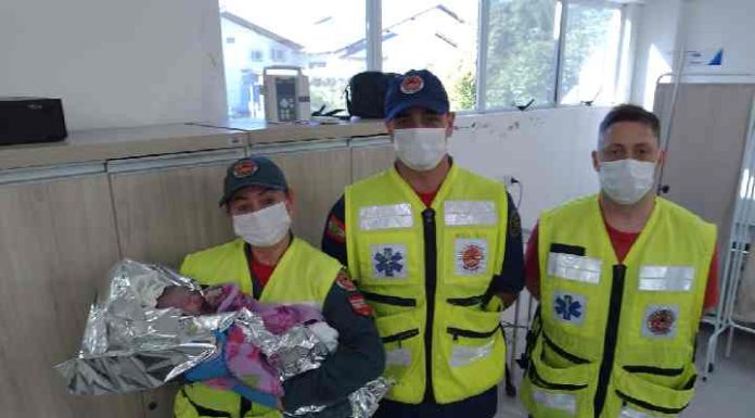 Gestante em trabalho de parto é levada ao PA de Penha e dá luz a uma menina