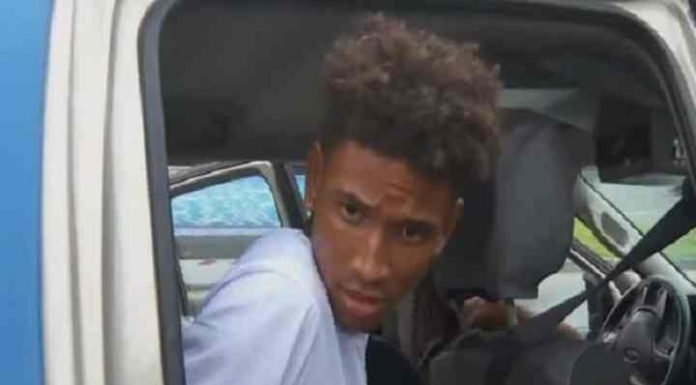Filho mata e corta a mão da mãe para sacar dinheiro em Salvador