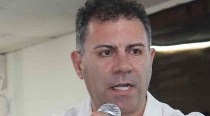 TJ adia decisão e prefeito de Barra Velha Douglas e mais sete continuam presos