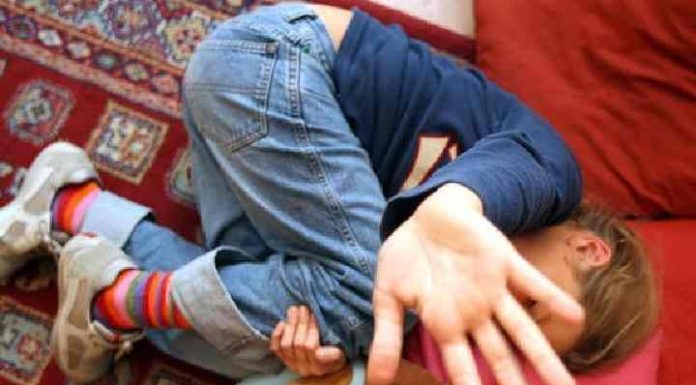 Menino de 12 anos é estuprado por três adolescentes em SC