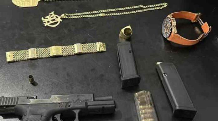Festa em lancha em Balneário Camboriú tem armas escondidas e tiros para o alto