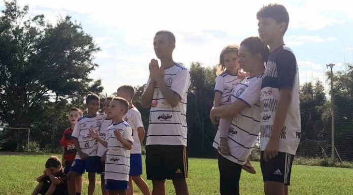 Dia das Mães é comemorado de forma especial na Escolinha Anjos do Futebol em Penha