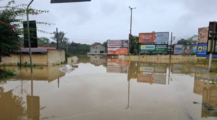 Chuva em SC afeta 20 municípios, deixa cidade em emergência e mais de 600 desabrigados