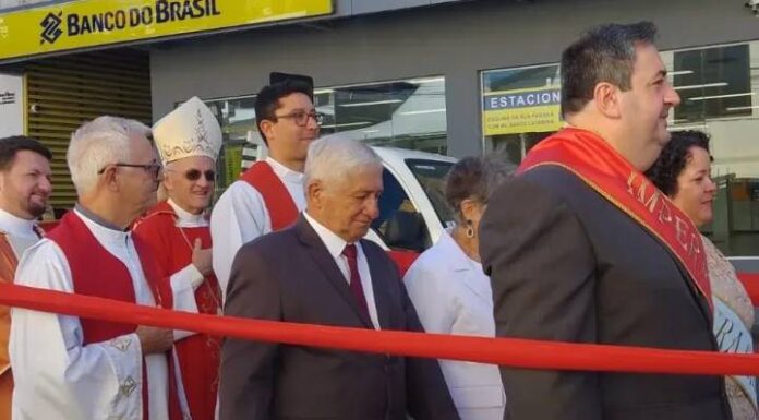 Juliano e Emília Bernardes são os novos imperadores da Festa do Divino de Barra Velha