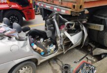 Motorista fica preso às ferragens em acidente neste domingo em Garuva