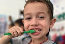 Alunos da rede municipal de Balneário Piçarras já receberam quase 4 mil kits odontológicos