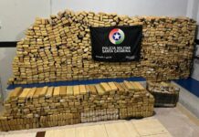 Dupla é presa com uma tonelada de maconha e caminhonete roubada em Balneário Camboriú
