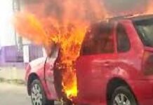 Briga entre vizinhas termina com carro em chamas e prisão