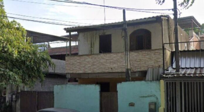 Adolescente mata os pais a marteladas e ateia fogo nos corpos