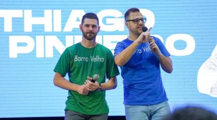 Pré-candidatos de Barra Velha Thiago Pinheiro e Alan Batista se reúnem com a comunidade de Itajuba