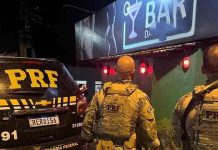 Menor de idade e homem acusado de roubo são flagrados em prostíbulo de Barra Velha