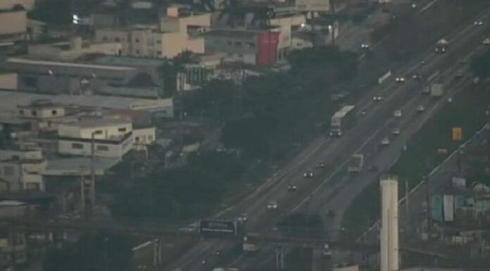 URGENTE: Acidente mata motorista de Fiat Uno e deixa trânsito lento na BR-101