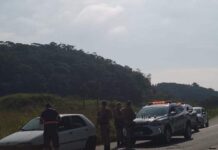 Três suspeitos de roubos na região são presos na Rodovia Paulo Stuart Wright em Penha