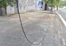 Ministério Público ameaça multar a Celesc em Piçarras por deixar fios soltos nos postes