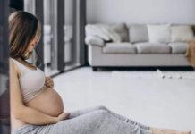 Homem comemora gravidez da esposa sem saber que filho não é dele
