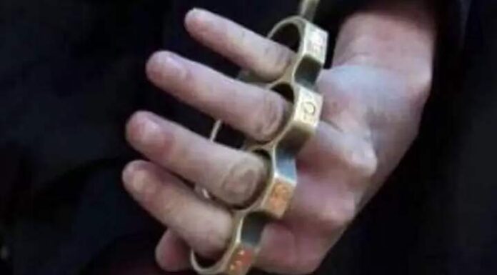 Aluno de 15 anos agride professor com soco inglês em escola pública de Navegantes