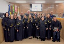 Escritora Carla Aline Kryszczun é empossada presidente da Academia de Letras de Piçarras