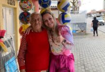 Pré-candidata a vereadora do PL de Penha, Nara Anacleto, se reúne com a comunidade