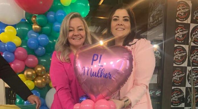 Pré-candidata do PL de Penha, Nara Anacleto, participa de palestra com a deputada Júlia Zanatta