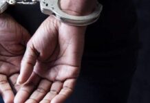 “Mãe” é presa por oferecer filha a idoso em troca de dinheiro e presentes
