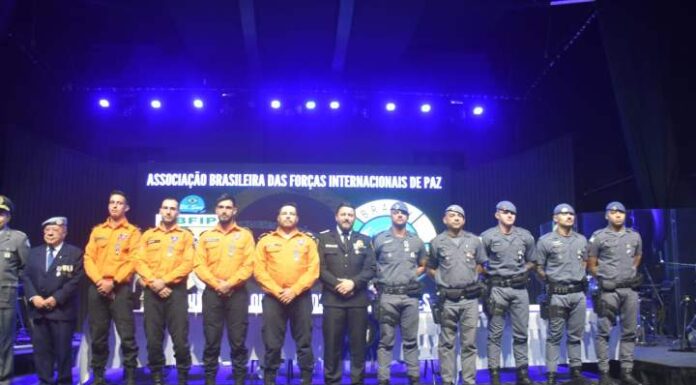 Voluntários de Penha recebem medalha da ONU por serviços prestados