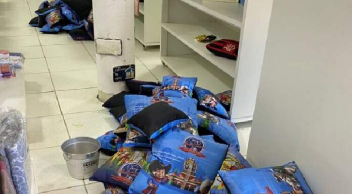 Donos de lojas que vendiam produtos falsificados do Beto Carrero vão responder a processo